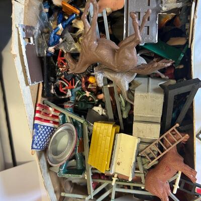 1283 Vintage Plasticville Toy Train Village & More