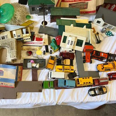 1283 Vintage Plasticville Toy Train Village & More