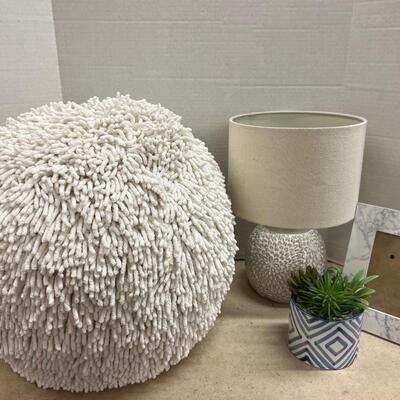 1240 Decorative Lamp and Ottoman Lot