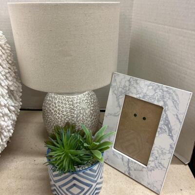 1240 Decorative Lamp and Ottoman Lot