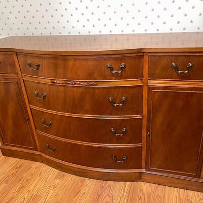 LOT 15  GORGEOUS VINTAGE BUFFET CURVED FRONT 6 DRAWERS 2 DOORS