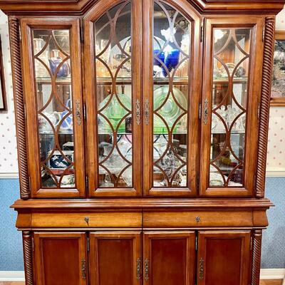 LOT 16 LARGE 4 DOOR LIGHTED CHINA DISPLAY CABINET