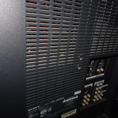 LOT 201.   32" SONY TV