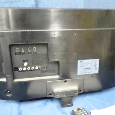 LOT 202.  SAMSUNG 24". LED MONITOR TV