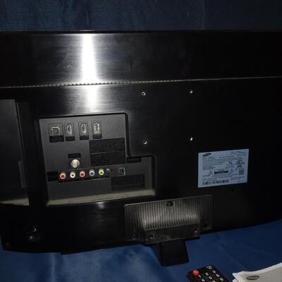 LOT 202.  SAMSUNG 24". LED MONITOR TV