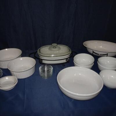 LOT 206. DISHWARE