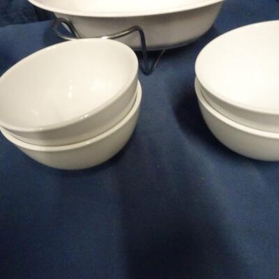 LOT 206. DISHWARE