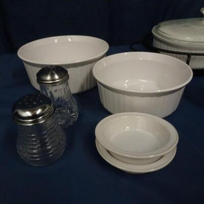 LOT 206. DISHWARE