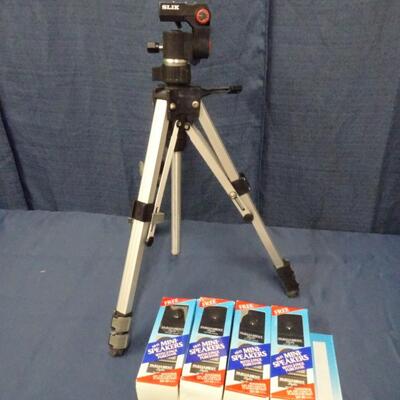 LOT 208. TRIPOD AND MINI PSEAKERS