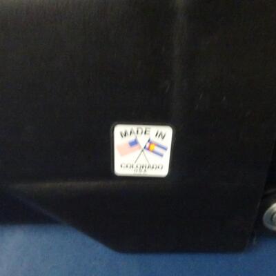 LOT 211. VINTAGE SPORT TUBE CARRYING CASE WITH LOCK