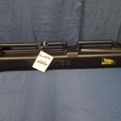 LOT 211. VINTAGE SPORT TUBE CARRYING CASE WITH LOCK