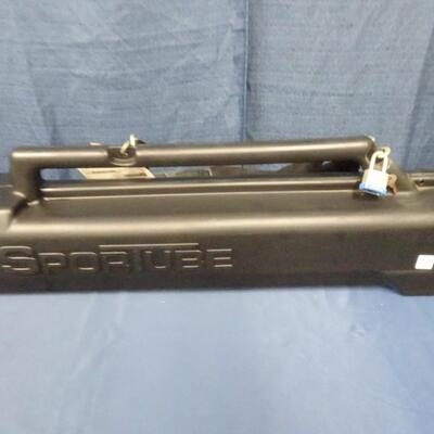 LOT 211. VINTAGE SPORT TUBE CARRYING CASE WITH LOCK