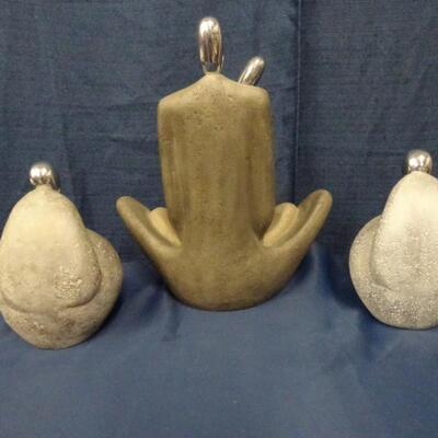 LOT 209. THREE DECORATIVE FIGURINES