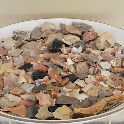 Lot 25: Large Collection of Arrowhead Pieces