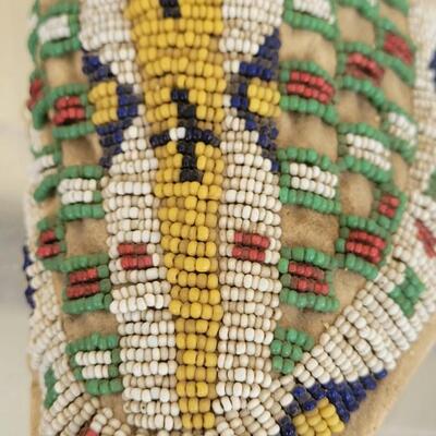 Lot 29: Antique SIOUX Native American Single Beaded Moccasin