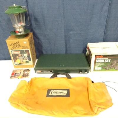 LOT 246. COLEMAN STOVE, CAMPING COOK SET AND COLEMAN LANTERN