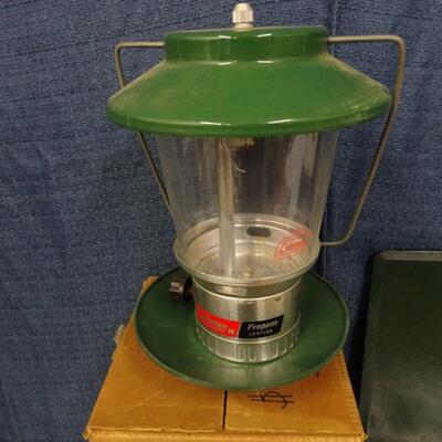 LOT 246. COLEMAN STOVE, CAMPING COOK SET AND COLEMAN LANTERN