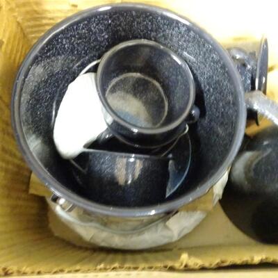 LOT 246. COLEMAN STOVE, CAMPING COOK SET AND COLEMAN LANTERN