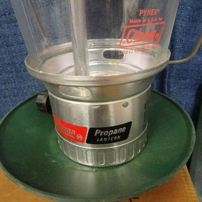 LOT 246. COLEMAN STOVE, CAMPING COOK SET AND COLEMAN LANTERN