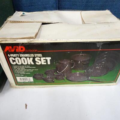 LOT 246. COLEMAN STOVE, CAMPING COOK SET AND COLEMAN LANTERN