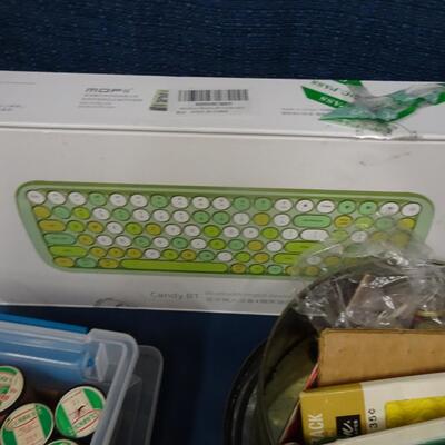 LOT 255.   VARIETY OF ITEMS