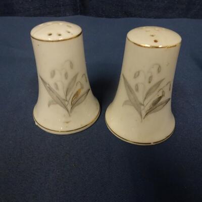 LOT 259  TEA SET