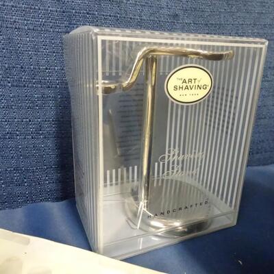 LOT 260. TRAY AND HOME DECOR