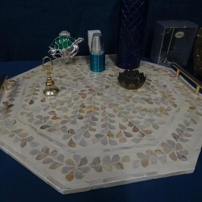 LOT 260. TRAY AND HOME DECOR