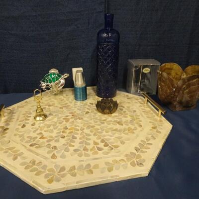 LOT 260. TRAY AND HOME DECOR