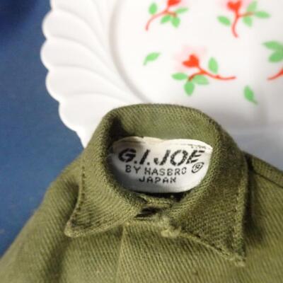 LOT 262. BARBIE, GI JOE CLOTHING, TOY COOKWARE