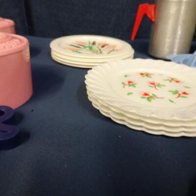 LOT 262. BARBIE, GI JOE CLOTHING, TOY COOKWARE