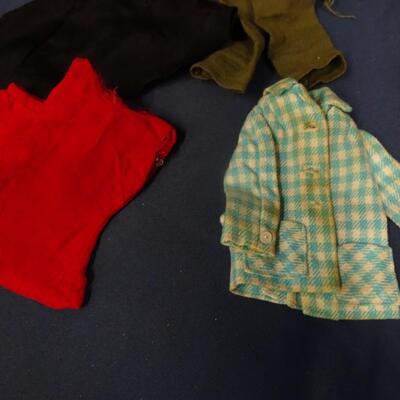 LOT 262. BARBIE, GI JOE CLOTHING, TOY COOKWARE