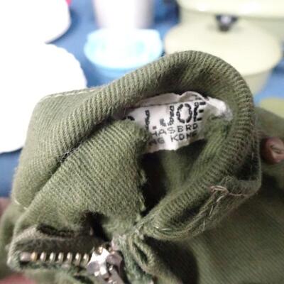 LOT 262. BARBIE, GI JOE CLOTHING, TOY COOKWARE