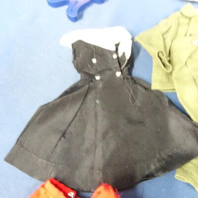 LOT 262. BARBIE, GI JOE CLOTHING, TOY COOKWARE