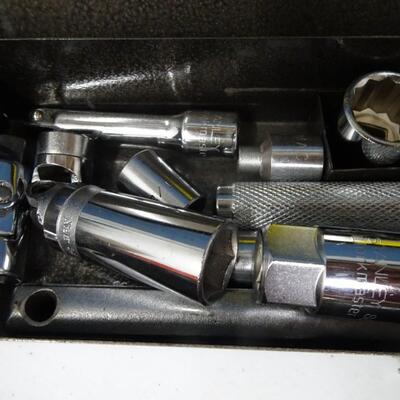 LOT 265. TOOL BOX AND TOOLS