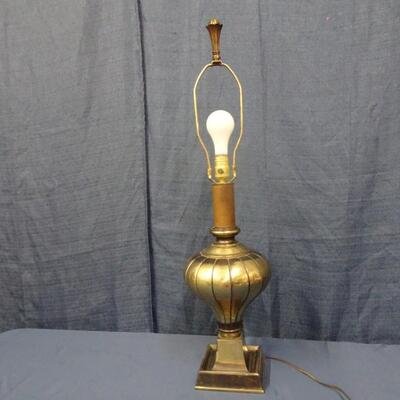 LOT 266. TABLE LAMP