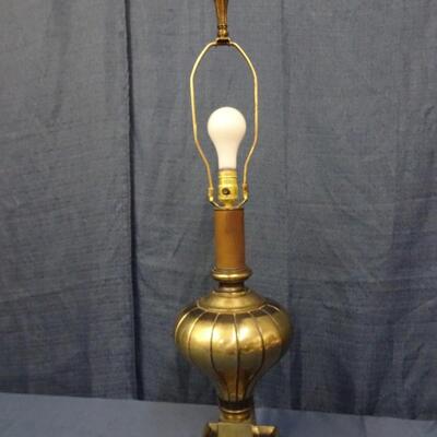 LOT 266. TABLE LAMP