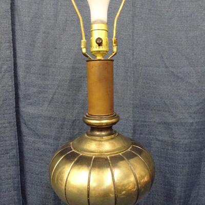 LOT 266. TABLE LAMP