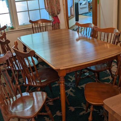 Perfect Dining Table, 3 Leaves, 8 Chairs. Great Condition