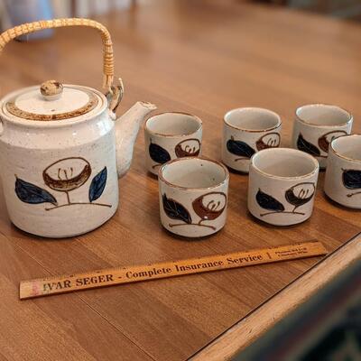 Nice Vintage Set of Tea Pot and Cups