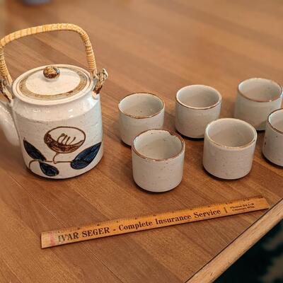 Nice Vintage Set of Tea Pot and Cups