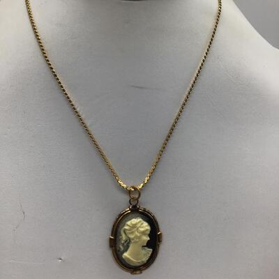 Napier Chain With Cameo Pendant