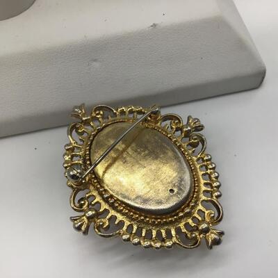 Vintage Cameo Perfume locket Brooch