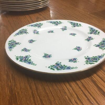 Royal Victoria Fine Bone China England 16 Pieces