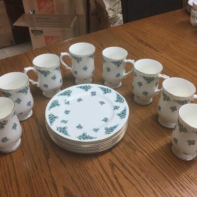 Royal Victoria Fine Bone China England 16 Pieces