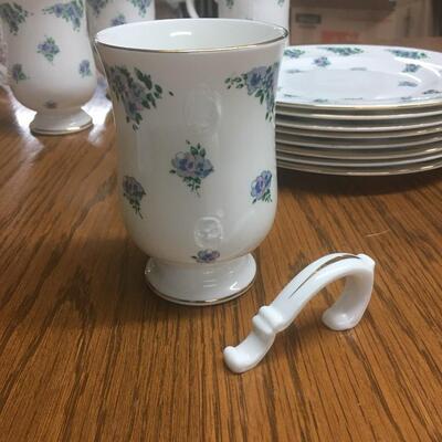 Royal Victoria Fine Bone China England 16 Pieces