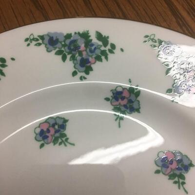 Royal Victoria Fine Bone China England 16 Pieces