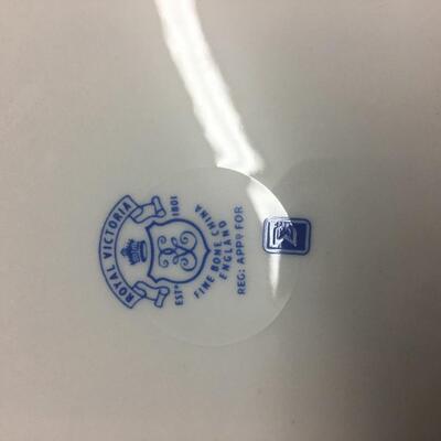 Royal Victoria Fine Bone China England 16 Pieces