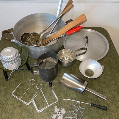 Lot 52 Vintage Kitchen Cookware Large Kettle Aluminum Molds & Utensils