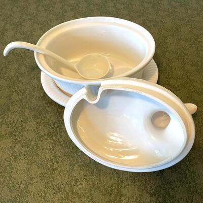 Lot  68 White Ceramic Duck Soup Tureen 4pcs Includes Ladle & Underplate